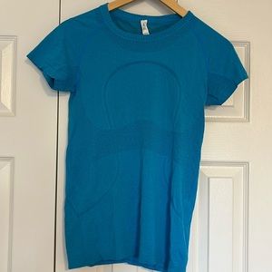 Womans lululemon fitted tshirt